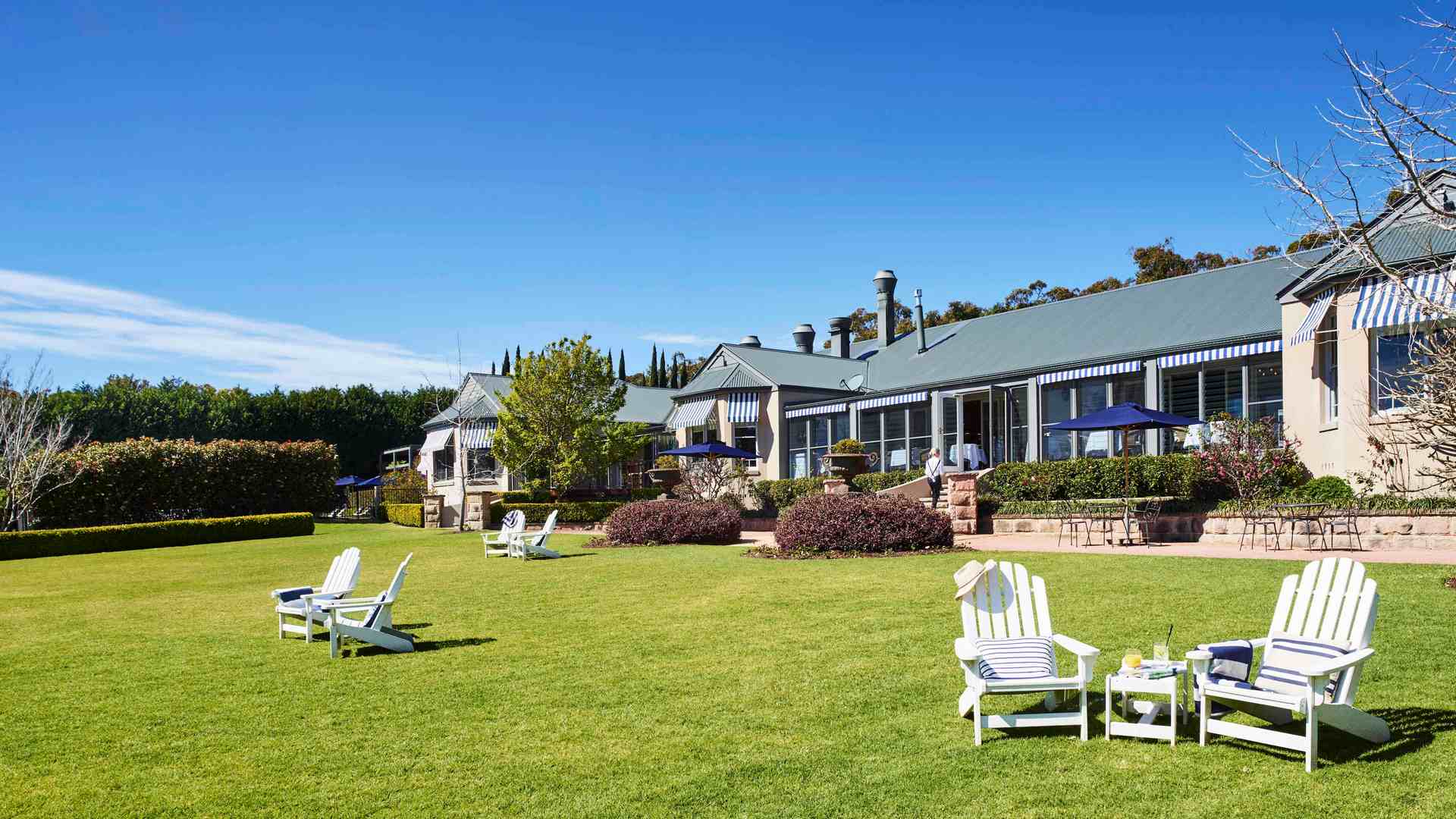 Front lawn at Bells at Killcare & Lodges