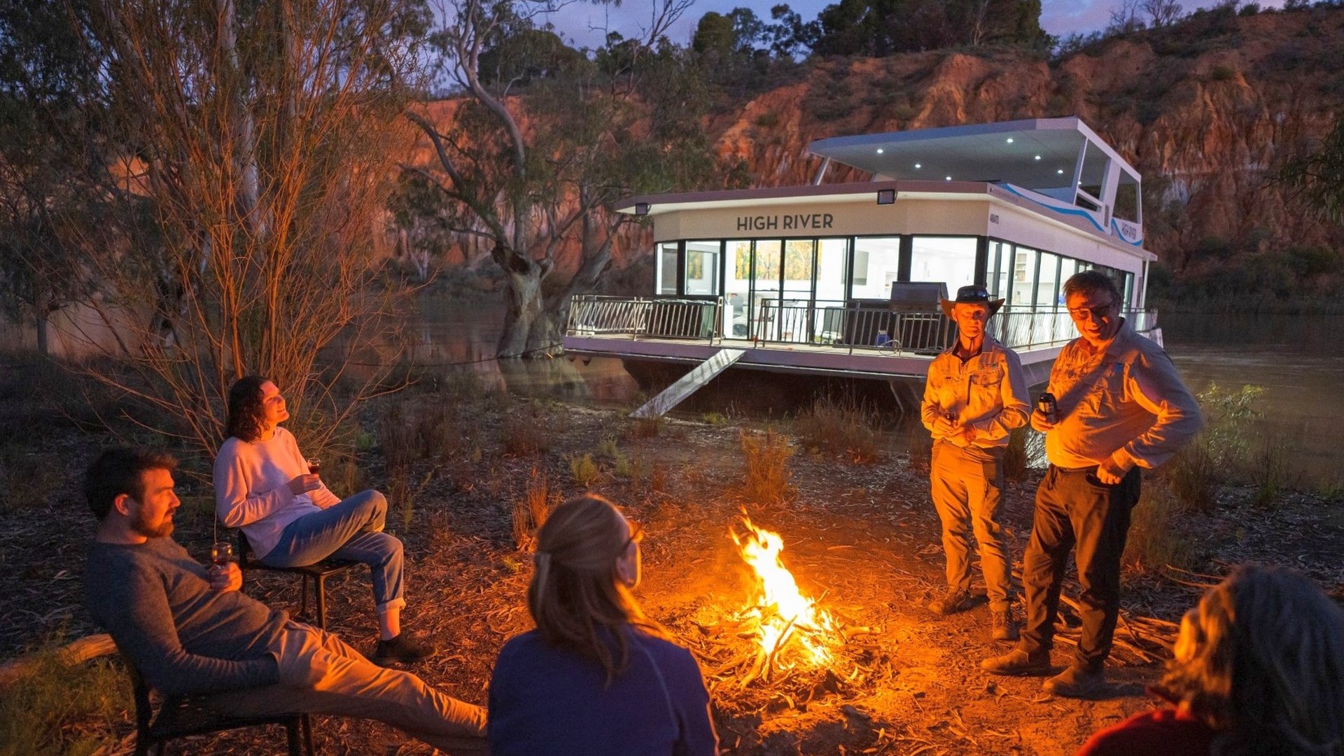 The house boat on the Murray River, Murray River Trails