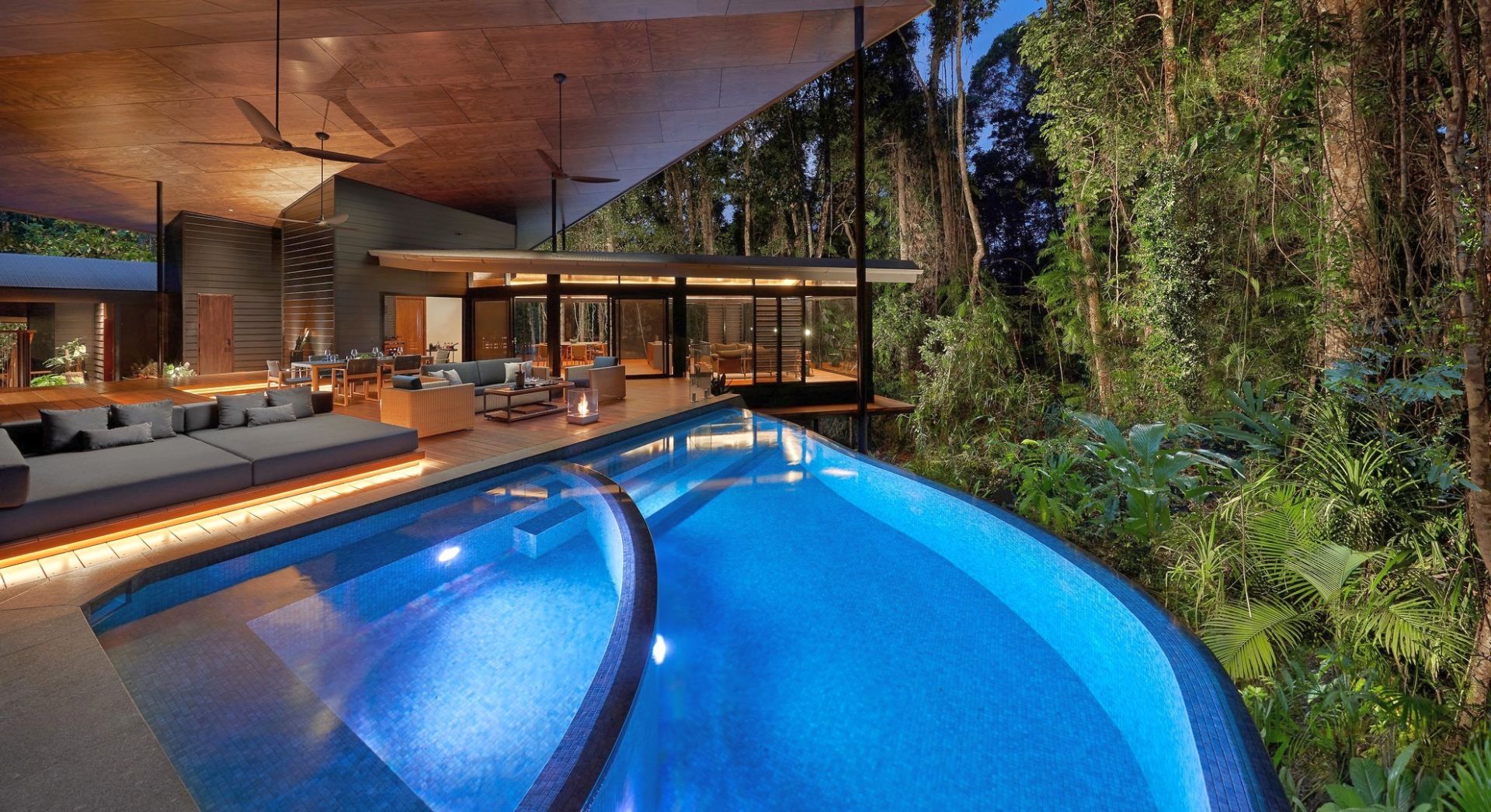 Luxury in the rainforest at Silky Oaks Lodge