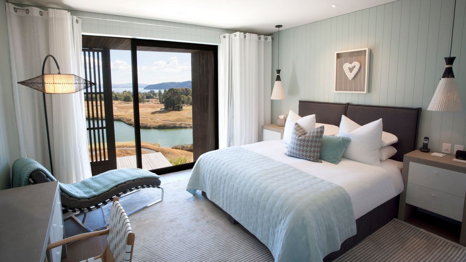 Award-winning designer accommodation with sensational views to Lake Taupo and beyond