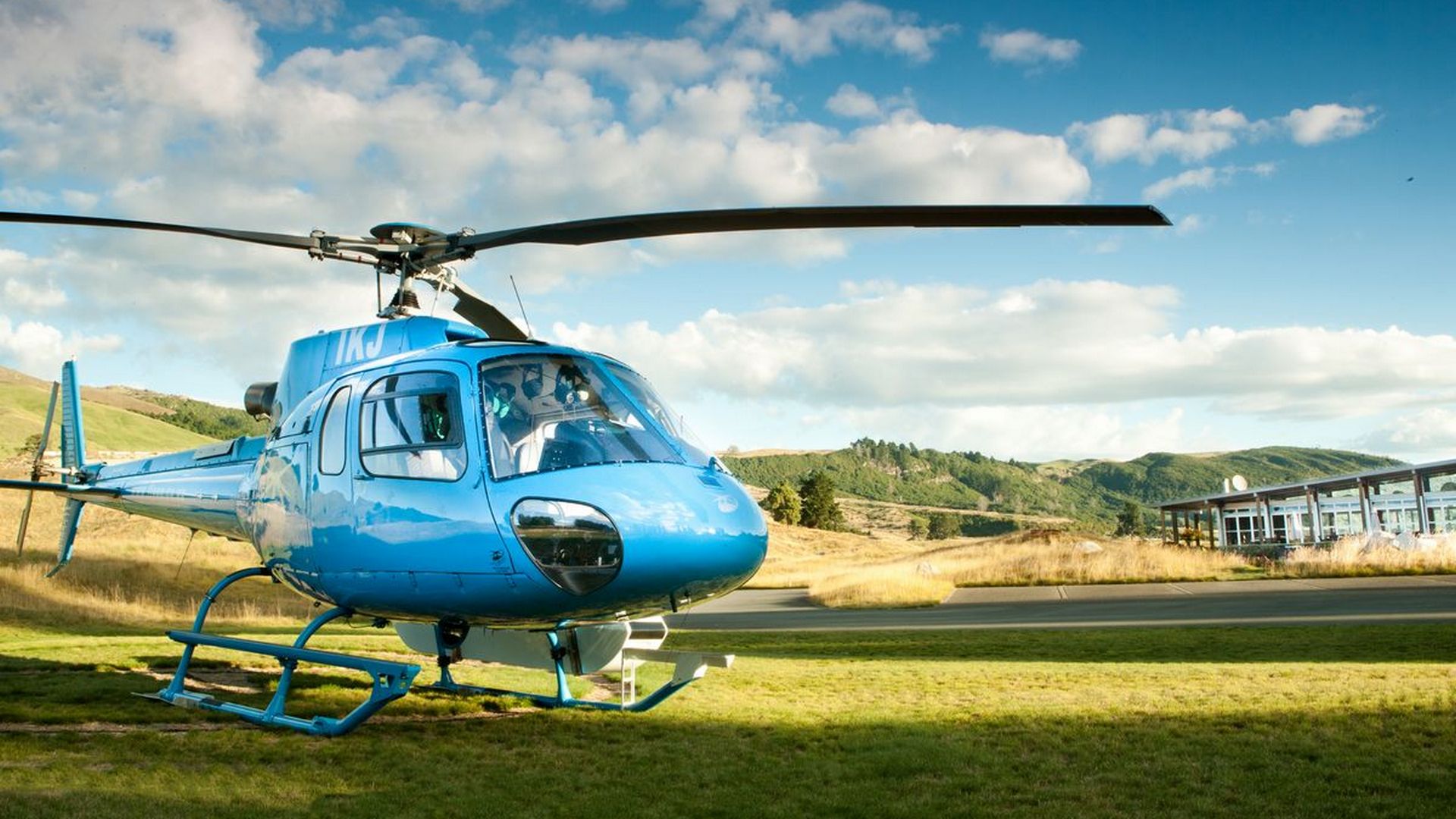 Guests can arrive to Kinloch Manor & Lodge by helicopter