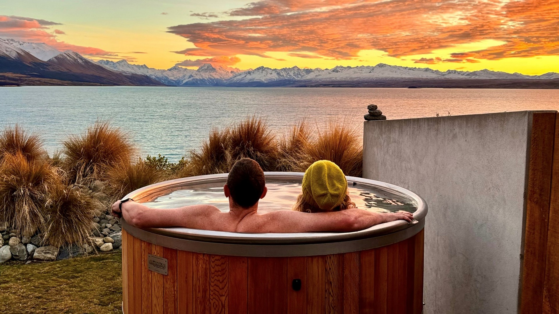 There are five Lake View Super King rooms and one Lake View Spa Suite with an outdoor hot tub