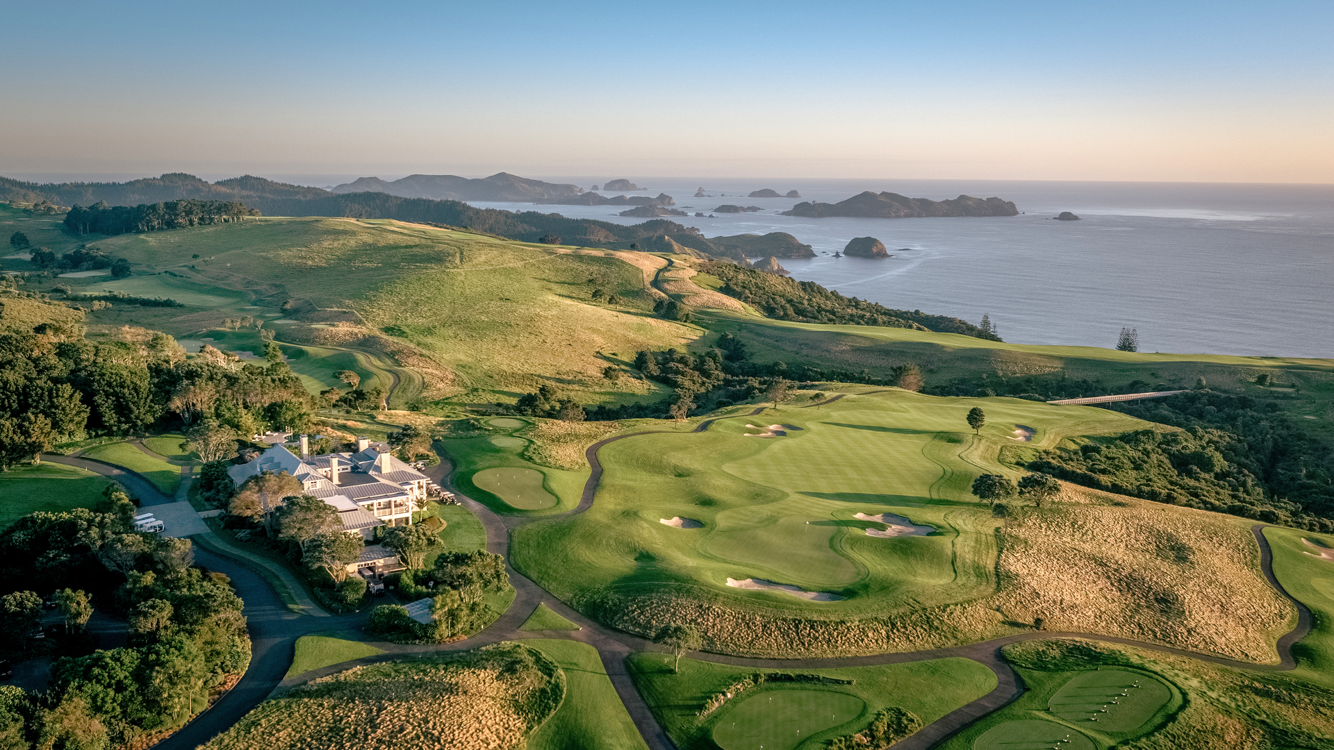 An aerial view of the Rosewood Kauri Cliffs property