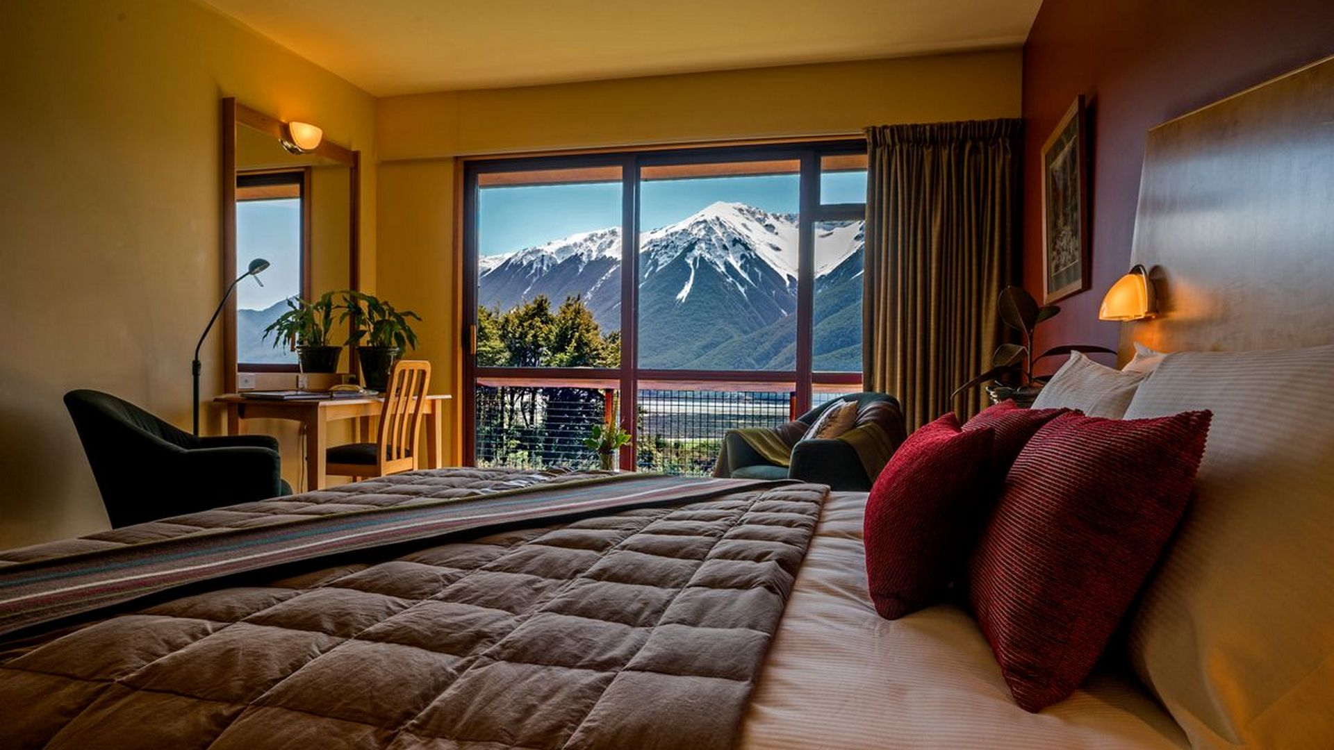 Join real farmers to experience life on a working sheep farm, see sheepdogs in action, and learn how merino wool is grown to supply fashion brands